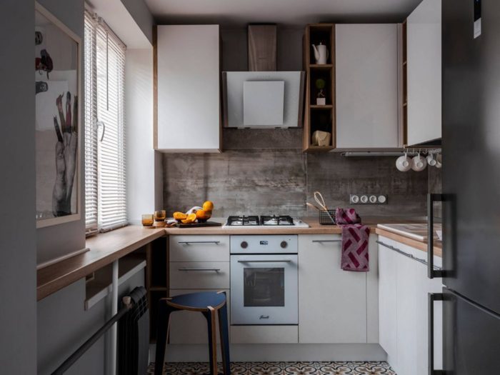 Идеи дизайна маленькой кухни с холодильником