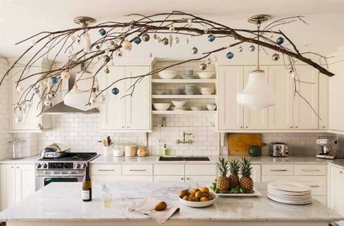 Как красиво украсить кухню к Новому году 2022 своими руками